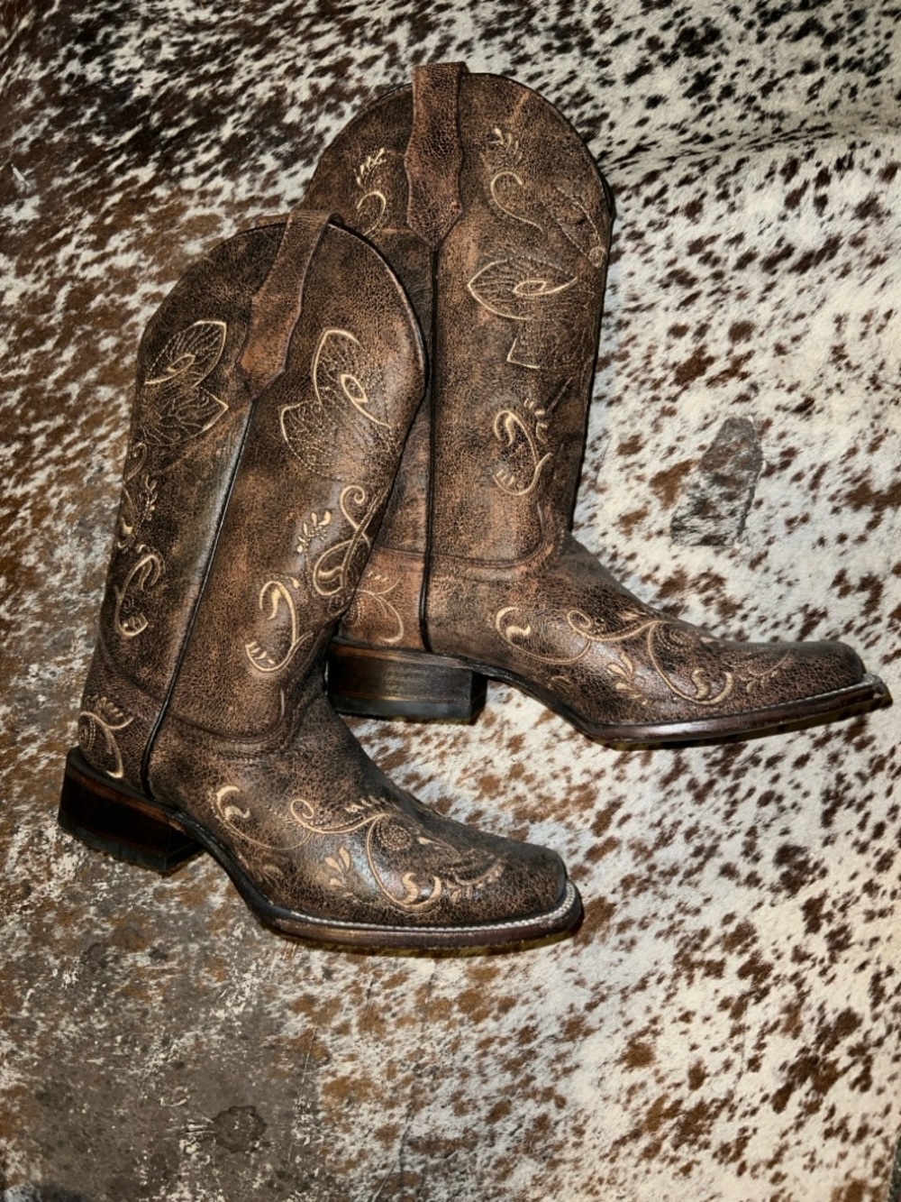 Circle G Distressed Brown Embroidered Western Heeled Boots - Picture 3 of 4